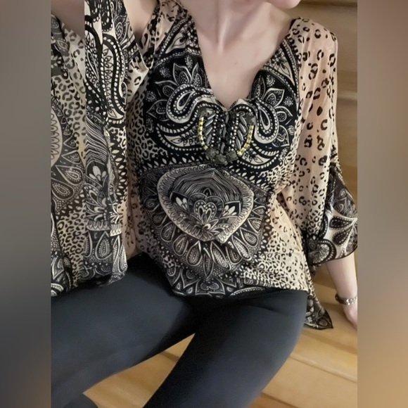 Bebe Cold shoulder flowy blouse - Picture 14 of 15